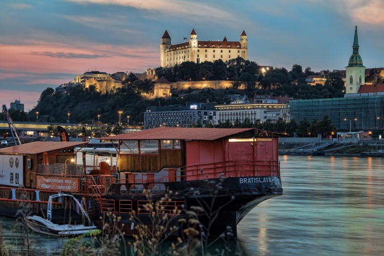 bratislava-proglasena-najboljom-destinacijom-za-povoljnu-posetu-bozicnim-bazarima-1