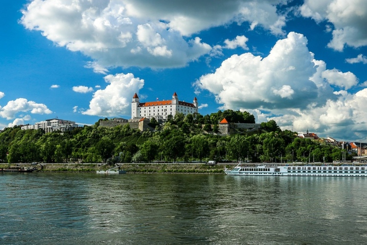 bratislava-proglasena-najboljom-destinacijom-za-povoljnu-posetu-bozicnim-bazarima-2