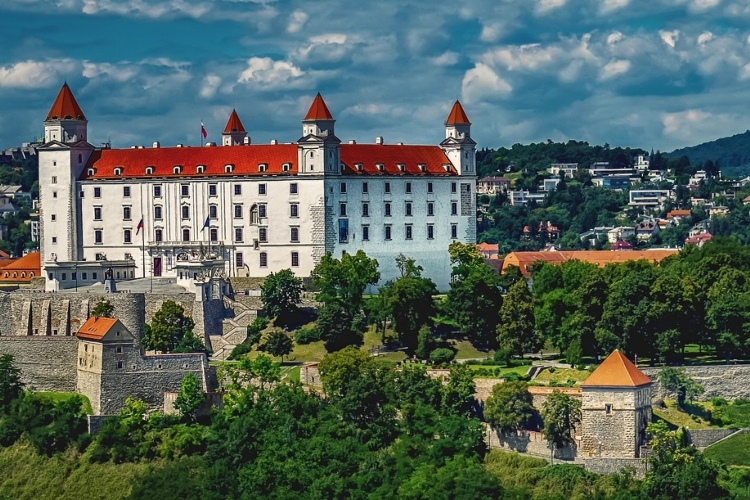 bratislava-proglasena-najboljom-destinacijom-za-povoljnu-posetu-bozicnim-bazarima-4