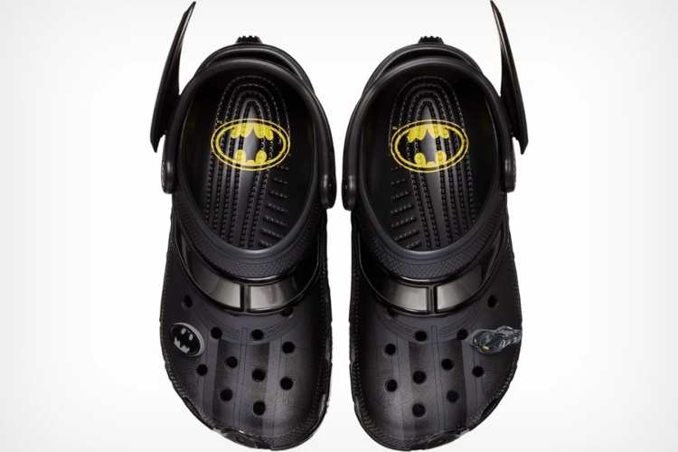 crocs-predstavlja-batmobile-klompe-inspirisane-filmom-batman-iz-1989-godine-2