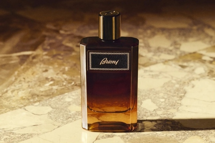 brioni-predstavlja-eau-de-parfum-suave-oda-zlatnom-satu-3